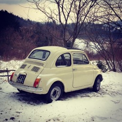 becagram:  Fiat 500 nella neve