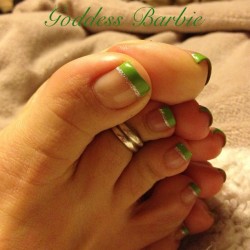 cumxxx:  TGIF! Here is some praying #toes