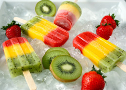 fattributes:  strawberry, mango, and kiwi ice pops  где банан?