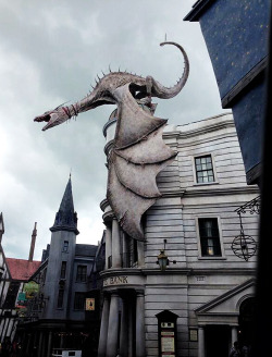 dailypotter:  Gringotts at the Wizarding World of Harry Potter, Diagon Alley (Universal Orlando) [x] 