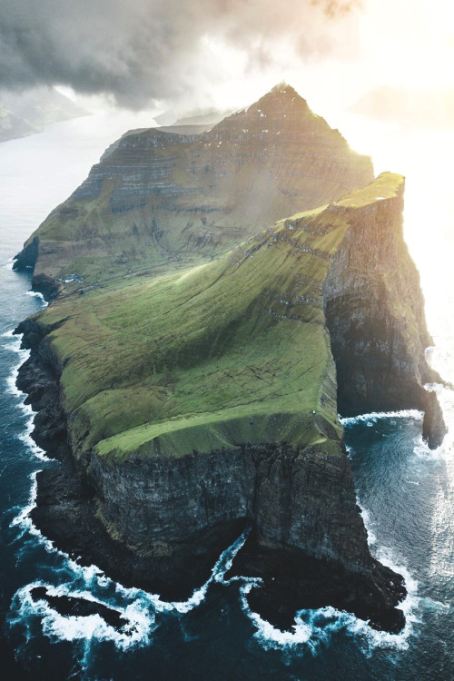 lsleofskye:    Kalsø is an Island in the north-east of the Faroe Islands - what a beauty 🙏 | _andre.diaz