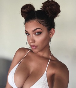 Lawd she is fine as fuck i need her