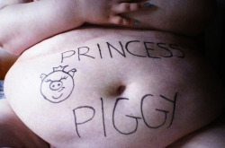 feedee-princess:  porcelainbbw:  bf drew on my belly&lt;3  i want this relationship :( 