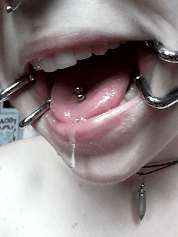 tasksforsubsandslaves:  Gag Task  Set up a gag similar to above that keeps your mouth open and attempt to stop as much of the drool dropping as you possibly can. Any that you do drop must be lapped up when you’re done.
