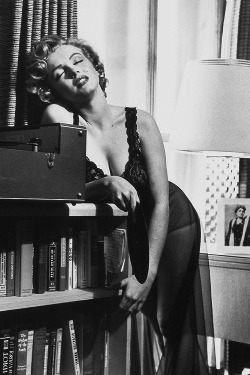 Missmonroes:  Marilyn Monroe Photographed By Philippe Halsman, 1952