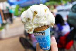 flaming-cupcakesss: vanilla ice cream cone from ben&amp;jerry’s! i almost never get ice cream cones and this was soooo good ugh yesig: kettlec0rn 