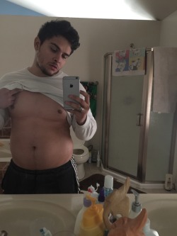 c-bassmeow:  some anons talking shit cus i dont have a six pack anymore but idc cus im gorgeous no matter how heavy i am lmao 