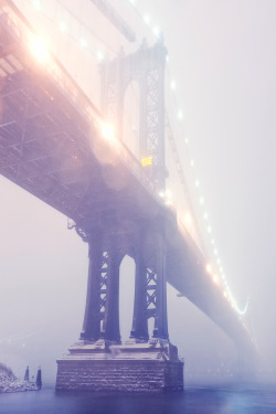 imalikshake:  Manhattan Bridge in Blizzard,