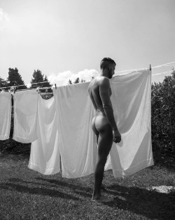 naked-bum-in-the-sun: All current loyal followers - &amp; all new followers - connect with naked-bum-in-the-sun on twitter @bumnaked before tumblr de-activate this account on 17/12/2018 