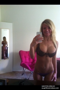 selfpic-babe:  Selfshot babe follow me here :