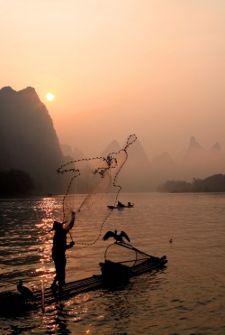 0rient-express:  Fishing at dawn | by xiaomeisun. 