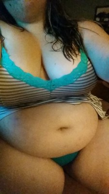 istretchmarksthespot:  Gaining in the summer is way to easy ~stretchy 