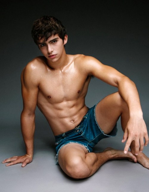 service-station-for-alphas:  the-beautiful-prince:RON LEVI PHOTOGRAPHED BY ALMOG GABAY    Ready for some playtime.￼