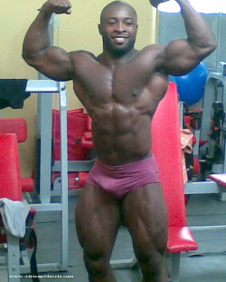 blkbugatti:  hairyblklvr:  Pedro Pitchu, bodybuilder from Angola  love this sexy african trade 