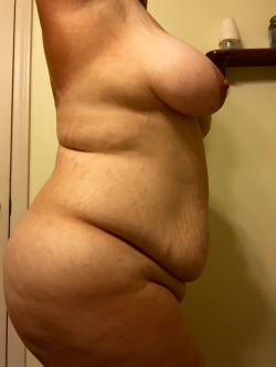 sugar3plum:  I wish that it looked like I was pregnant, instead of just fat.  SEXY SEXY SEXY
