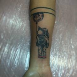 Primero parte Tattoo espacial! :) #tattoo #tatuaje #tatu #ink #inked #inkup #inklife #black #blacktattoo #blackandgray #astronauta #espacio #space #Venezuela #lara #barquisimeto #gabodiaz04 #brazo #lineas #negro