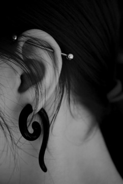 minha-pirralha:  BODY MODS PLEASE? no We Heart It. http://weheartit.com/entry/49804904