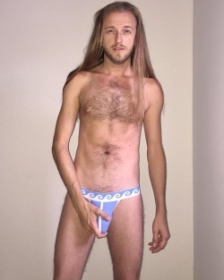 caseyjdady:  Here’s an Early morning #undiescjd photo to celebrate life! 😉 #itgetsbetter #itgotbetter #pride #scruffy #guyswithlonghair #hairychest #gayotter #mensunderwear ✌🏻️💚 (at Los Angeles, California)  👀 👀 👀!! 