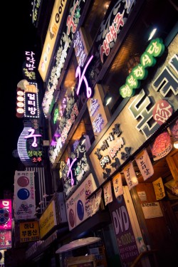 lovesouthkorea:  Jongno nights, Seoul (source)
