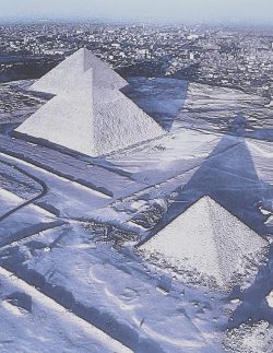 dr3ambeing:  Snow in Egypt for the first