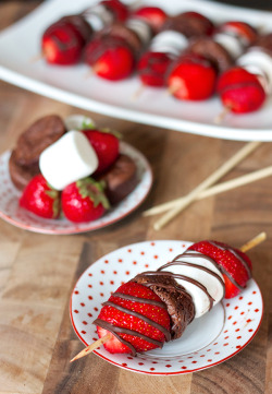 im-horngry:  Strawberry Treats - As Requested!  best s'mores idea ever!