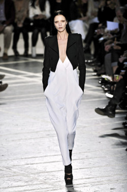 modelmofos:  Mariacarla Boscono @ Givenchy