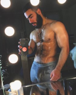 tommytank4:  https://www.tumblr.com/blog/tommytank4 - hot and muscular men