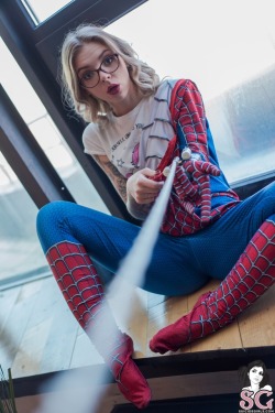 cute-cosplay-babe:Elisarose as Spiderman from Spiderman