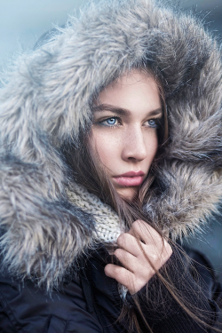 Thelavishsociety:  Winter Breeze By Nina Mašić | Lvsh