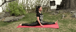 fitnessua:   Stretching: Front Split for Beginners (Full Routine) by Jade Xu. (x) 