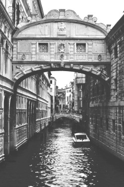 tzhongphoto:  Bridge of Sighs, Venice by Tiffany Zhong