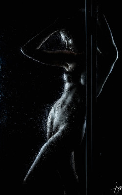 nudityandart:  Black (by TorbenMougaard):