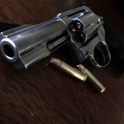 weaponpornography:  Smith &amp; Wesson Model 60