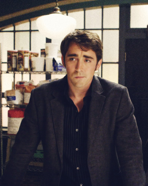 goldsteim: Lee Pace as Ned in Pushing Daisies porn pictures
