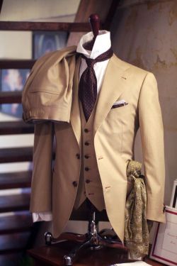 theclassicsewing:  A perfect suit, a perfecto colour, a perfect combo… http://theclassicsewing.tumblr.com