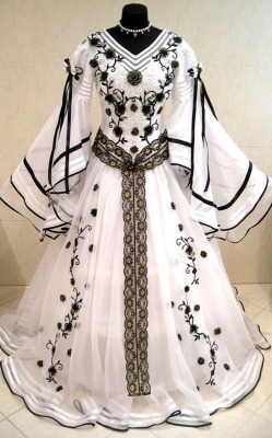 Zombie-Spiders:   Royals-And-Quotes:  Vintage Medieval Weddings Dresses  I Love These