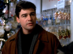 akamarykate:  Early Edition, 1.11, “Christmas” (Tumblr is pathetically lacking in Early Edition love, babyface!Kyle Chandler,  and general Gary Hobson-ish-ness these days. So expect a few from me as I have time and get inspired.) (Screencap credit