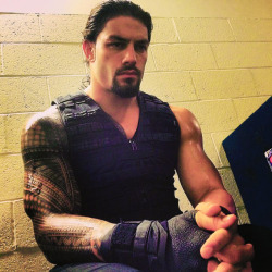 gradosgirl:  reigns-central-blog:  Moments before heading to the ring for his interview, Roman Reigns concentrates backstage. #MainEvent #WWENetwork #WWE  skyjane85