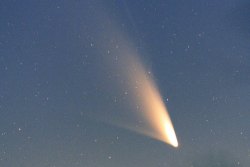 the-science-llama:  Comet Panstarrs— Seen from Queenstown, New Zealand (March 2, 2013)  Credit — Minoru Yoneto 