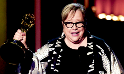 Kathy Bates is kapott díjat a 66. Emmy gálán A nyertesekért klikk a képre!