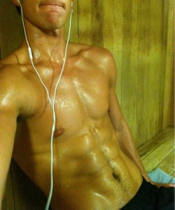2Hot2Bstr8:  What I Would Give To Be In That Sauna With Him…..Omggggg The Things