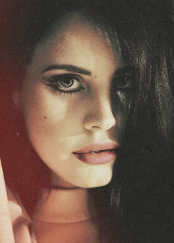 born to adore Lana Del Rey