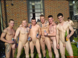 boisbonersncum:  I love the guy with the cigaret holding his buddy’s cock! 