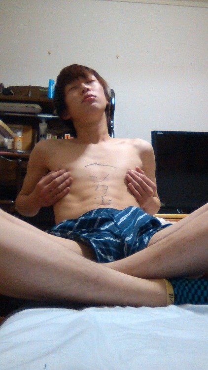 XXX east-asia-guys:  Wow. This young guy sure photo