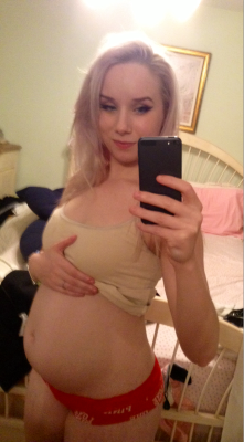 feedthybooty:  vore-acious:  Behold the stretch marks on my ass and stuffed belly.  I feel bad for neglecting my inbox so I purposely went a little overboard tonight. Okay a lot overboard, whatever. Plus I’m going out dancing and drinking tonight so