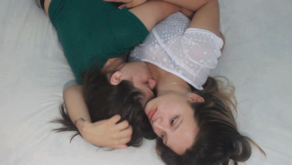 Лесбияночки-подружки лижут друг другу киски