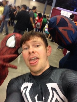 gaycomicgeek:  Florida SuperCon - I used my Black Symbiote Spider-Man costume and met up with another cool ass Peter Parker, a Spider-Man 2099 and a Gwen Stacey. Not to mention other regular suit Spider-Men www.gaycomicgeek.com 