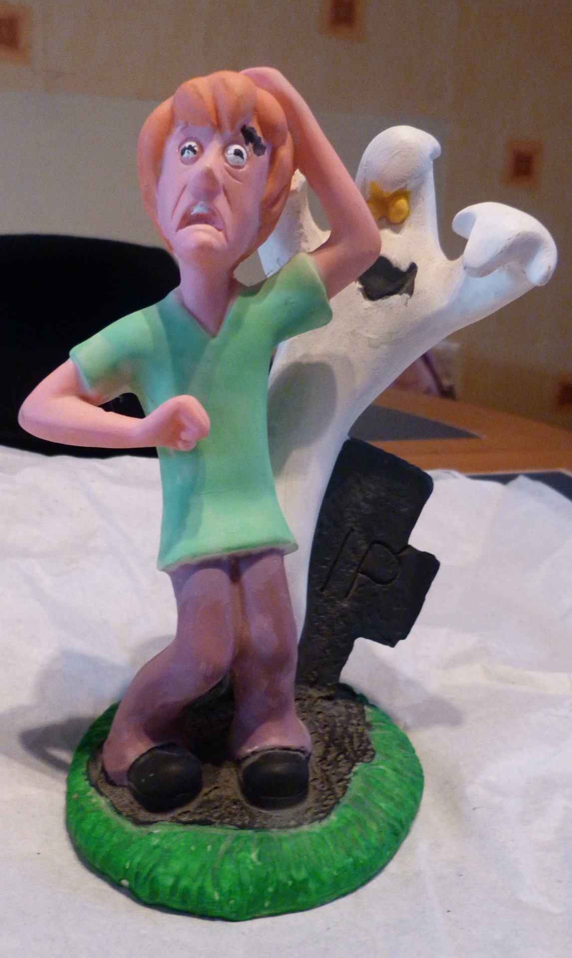 klgfanart:  I painted a kitschy Shaggy figure that I bought from a charity shop yesterday