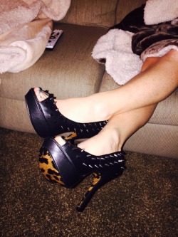 Feeling like spiked heels and soft blankets. Come tantalize my senses and fill all of my needs tonight. Hubby has all the right tricks, do you have anything to add?? 