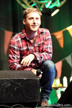 darksigyn:  Dean O’Gorman, shot by my new friend. Sitting in the 3rd row + middle has truly its upsides. Thank you, Stephanie! 